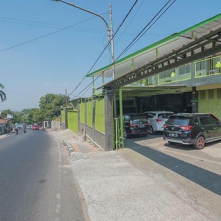 Reddoorz Syariah Near Museum Wisma Karya سوبانج المظهر الخارجي الصورة
