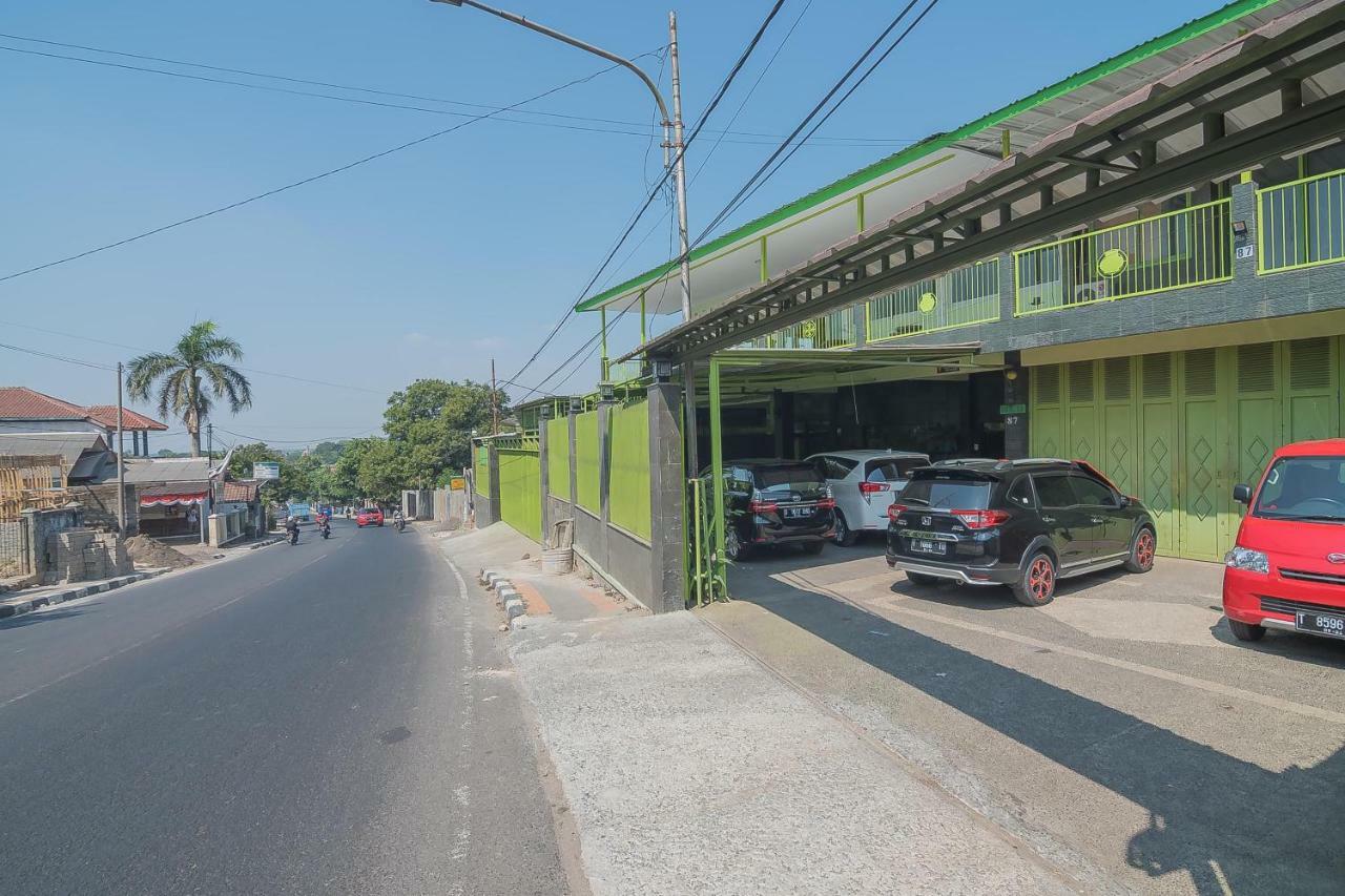 Reddoorz Syariah Near Museum Wisma Karya سوبانج المظهر الخارجي الصورة