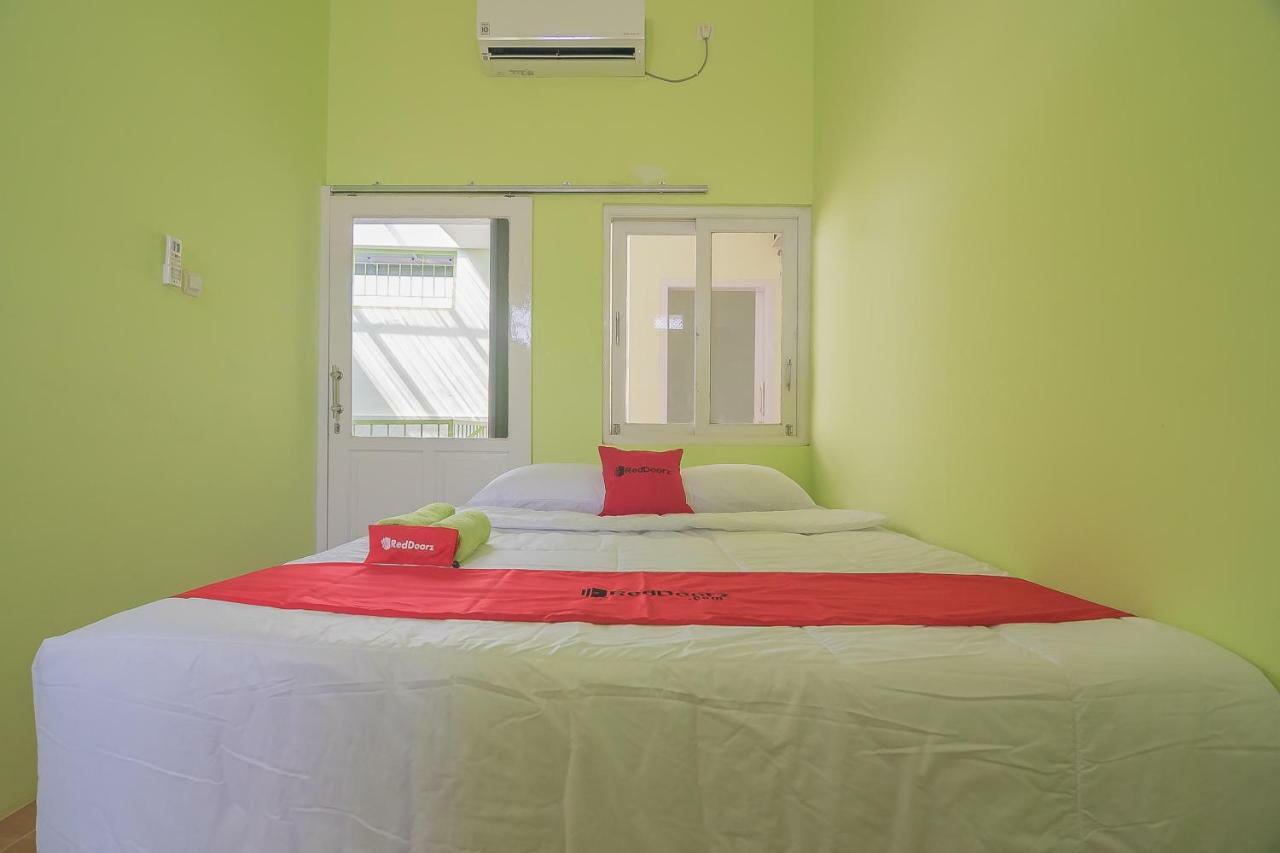 Reddoorz Syariah Near Museum Wisma Karya سوبانج المظهر الخارجي الصورة