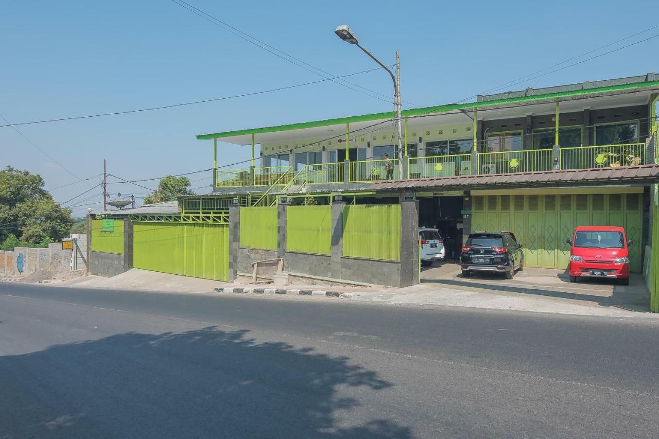 Reddoorz Syariah Near Museum Wisma Karya سوبانج المظهر الخارجي الصورة