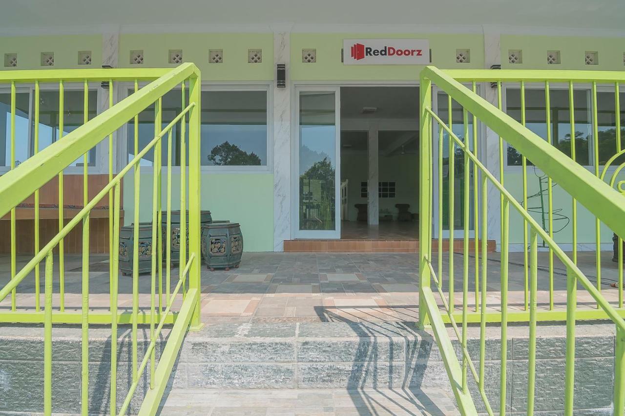 Reddoorz Syariah Near Museum Wisma Karya سوبانج المظهر الخارجي الصورة