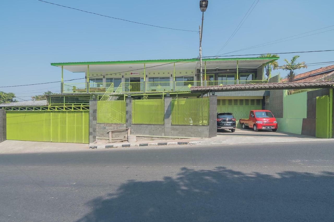 Reddoorz Syariah Near Museum Wisma Karya سوبانج المظهر الخارجي الصورة